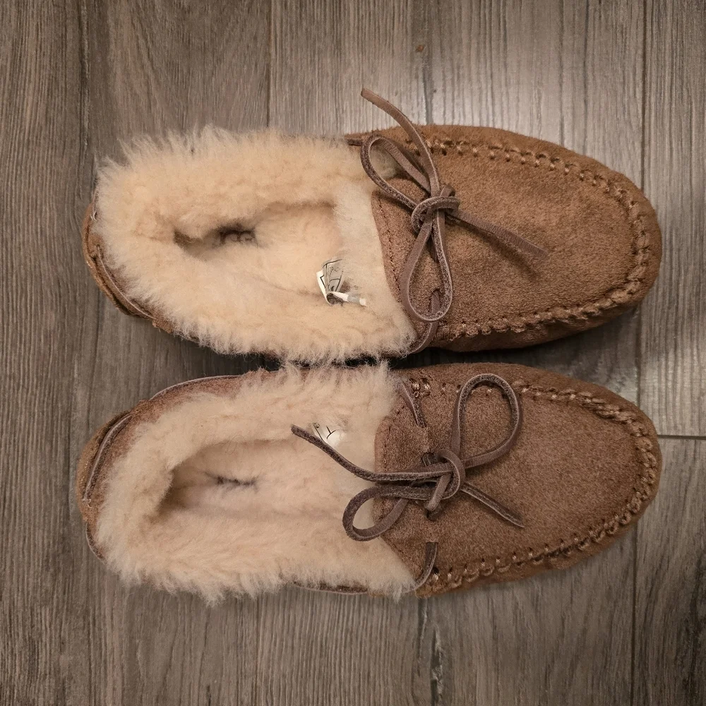 UGG Kids Dakota Moccasin Slipper Chestnut Size 1 Unisex Cozy Comfy Cute